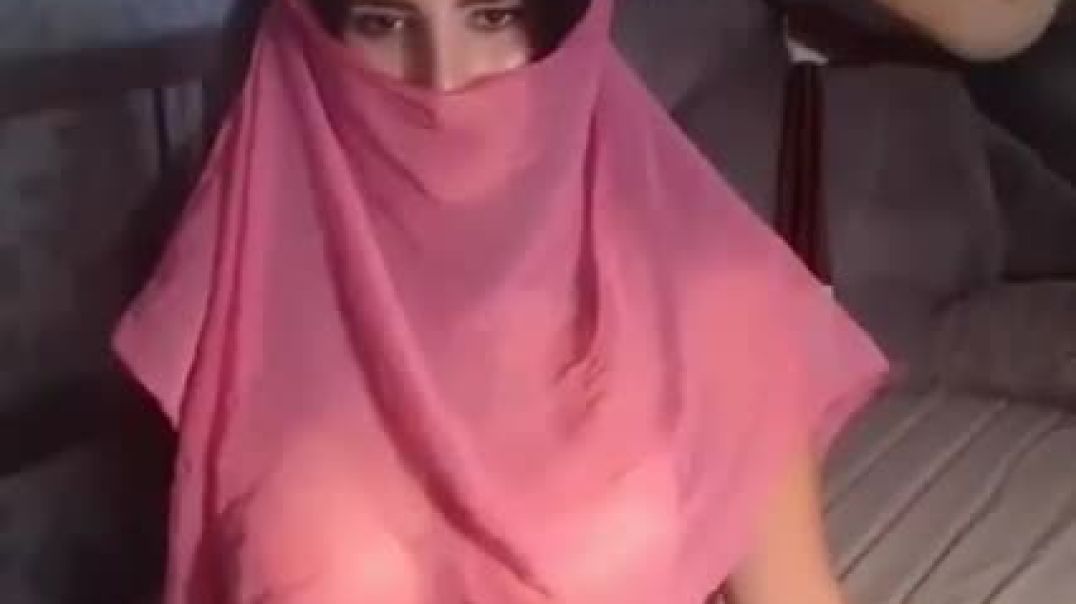 ⁣Hot Big tits Arab girl showing boobs on cam show pornhub xnx