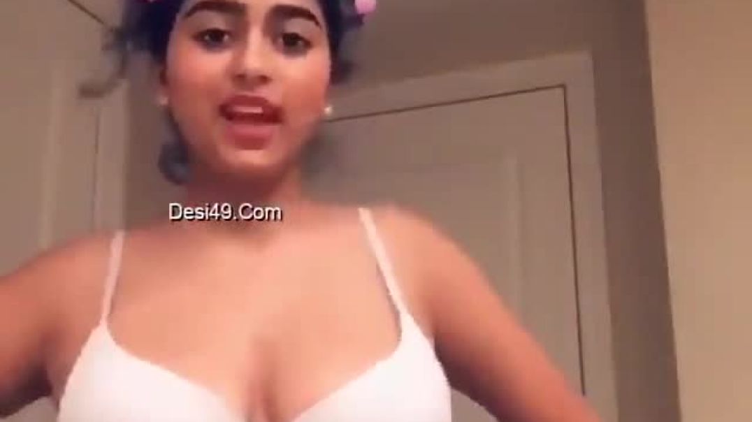 ⁣Sexy Girl showing boobs on cam sex video